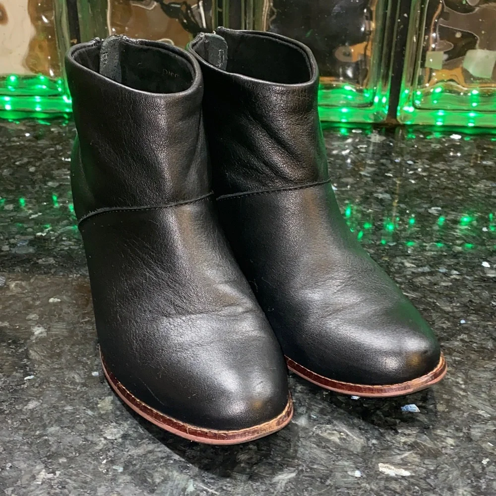 Toms Leila Black Ankle Booties with Brown Heel Size 7 - Picture 2 of 10